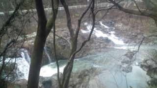 ちょっと写真が小さいですが、これが馬門の滝です。