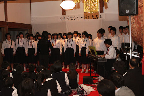 続いては、茂木中学校特設合唱部。全員が３年生だそうです