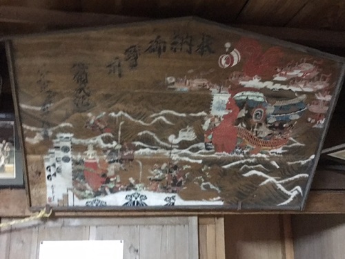高雄神社に奉納された150年前の板絵（町文化財）
