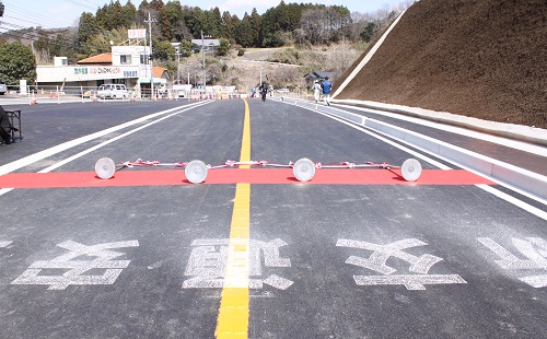 平成27年3月に道路改良工事が完成した国道294号千本工区