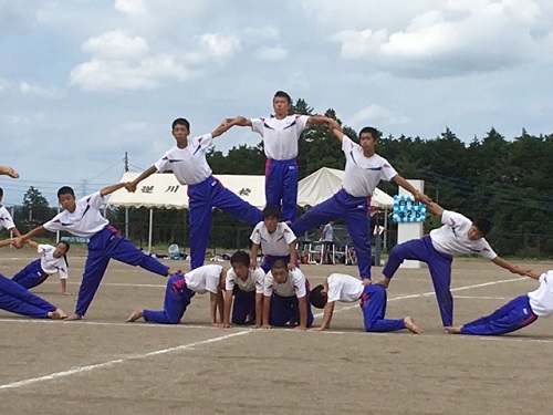 逆川中、華麗に決まった組体操その２