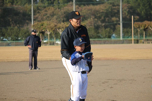 清水さんによるキャッチボールの指導