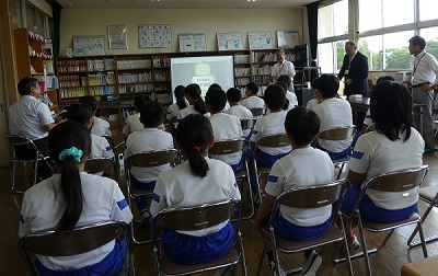 小学校で出前講座を開催