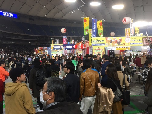 東京ドームは大にぎわい!