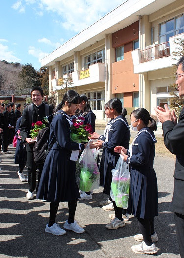 卒業おめでとうございます!(中川中学校)