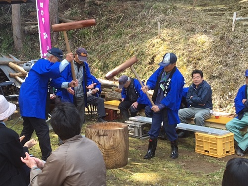 地元の皆さんによるお餅つき