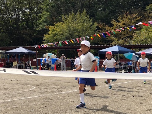 子どもたちの元気な走り