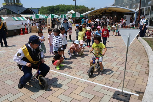 園児に向けた交通安全教室