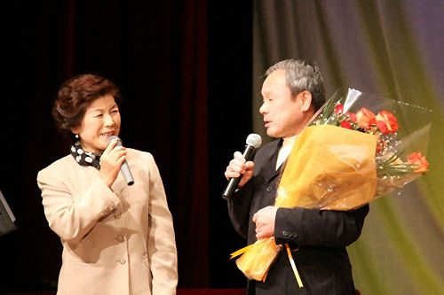 皆さんは、とても上手でした。(左は司会の佐藤さん)