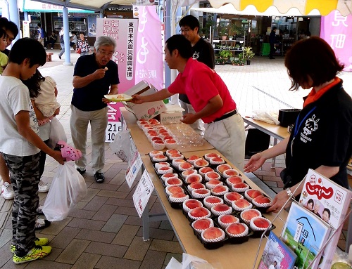 甘くてみずみずしい桃。皆さんから大変好評であった。