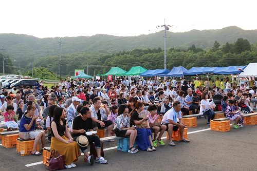 にぎわう会場