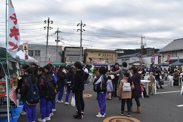 大変賑わった「新春商工会まつり＆冬のうまいもの市」