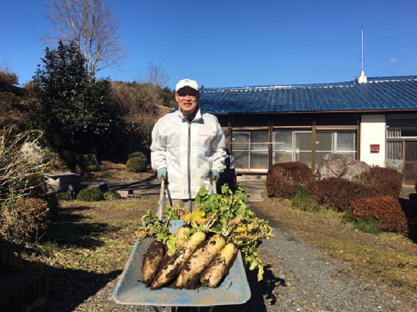 大量の大根をおろすのも重労働である