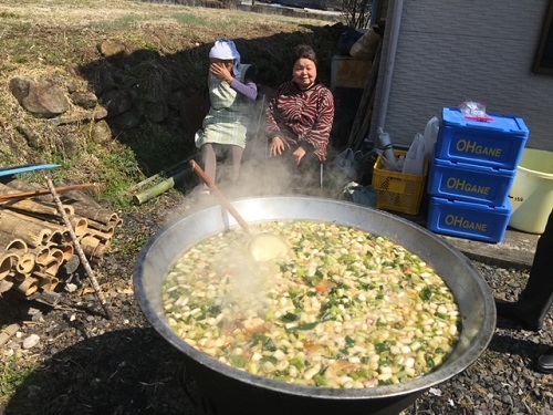 大鍋で作るけんちん汁は絶品