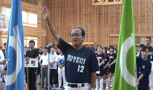 ソフトボール代表監督の平山眞一さんによる選手宣誓です!