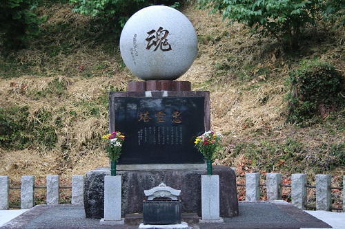 城山公園にある忠魂碑