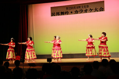 民邦舞吟・カラオケ大会の一コマ