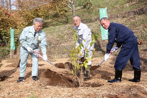 四季の花でおもてなし植樹会