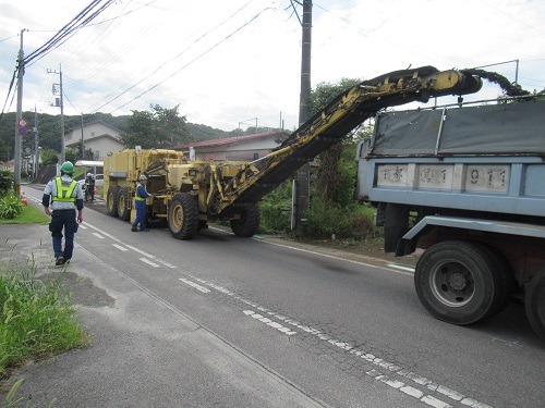 茂木高校前の道路を整備