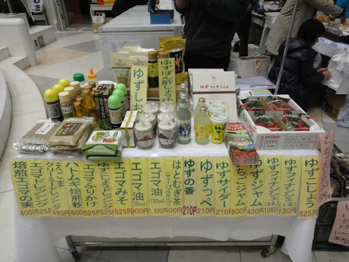 ところせましと並ぶ茂木名物！あっという間に完売しました