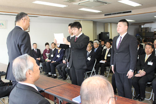 茂木町役場に３人の新人職員を迎えました