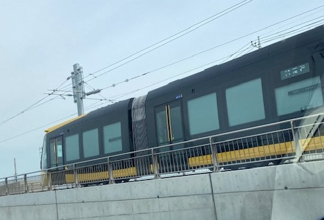 開業待ち遠しいLRT（試走中）