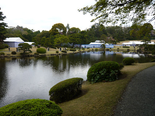 東宮御所の庭園です