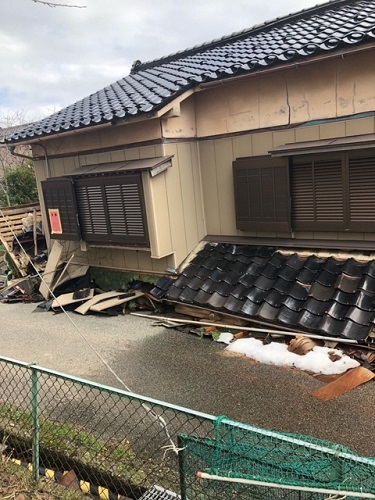 １階が潰れてしまった家屋（輪島市）