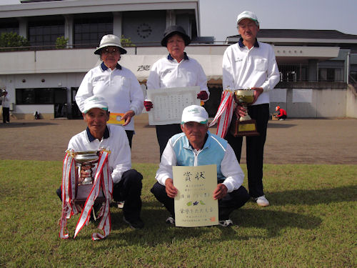 見事優勝した上小貫Ｂチーム。おめでとうございます！