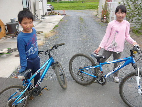 自慢のマウンテンバイクと一緒に