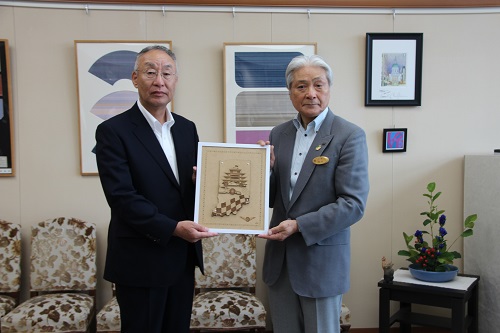 福田知事から受け取りました