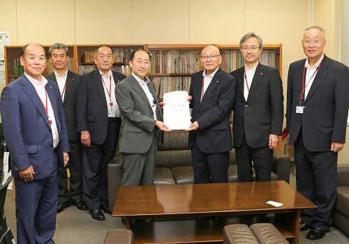 総務省にて