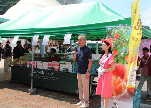 国見町の佐藤副町長とミスピーチの坂本さんも駆けつけてくれた