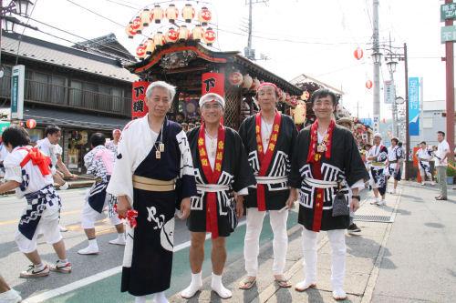 山車を前に宮島町の皆さん