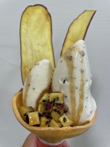 甘さとしょっぱさ、さまざまな食感も楽しめる一品だ