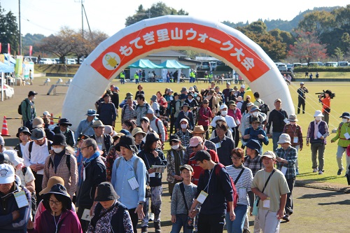 晴天に恵まれた里山ウォーク大会