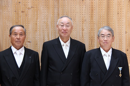受章されたお二人と(左:杉山様、右:森島様)