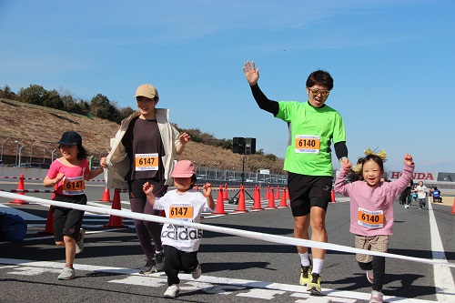 親子で仲良くゴール