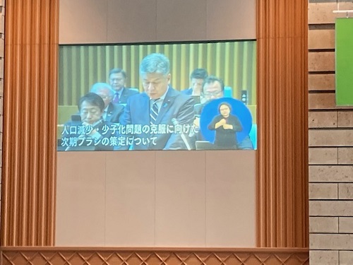 質問に立つ山形県議会議員