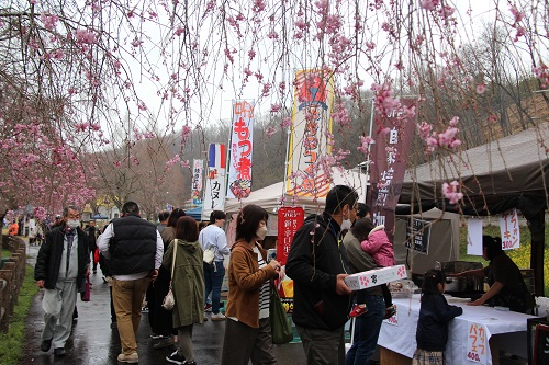 天気に恵まれなかった昨年の春まつり