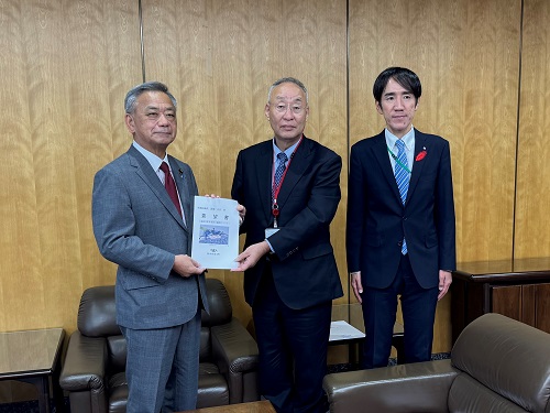 高橋克法総務副大臣(左)、赤岩副知事(右)