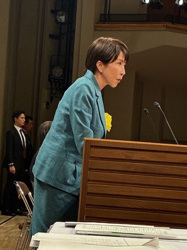 あいさつする高市総理