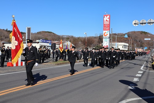 力強く堂々とした分列行進