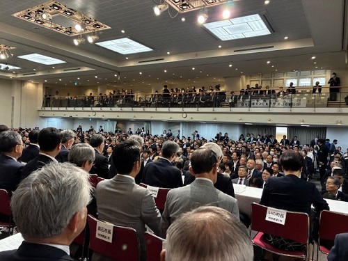 熱気高まる会場