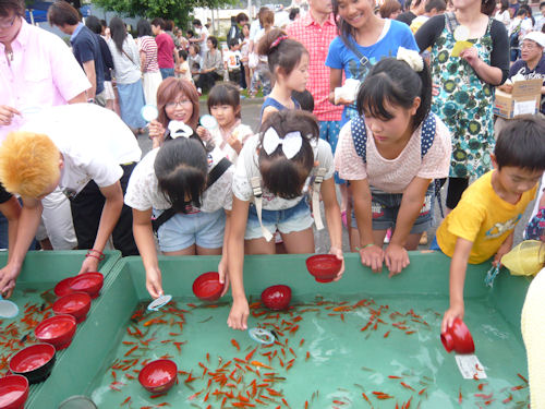 大人気!魚すくい
