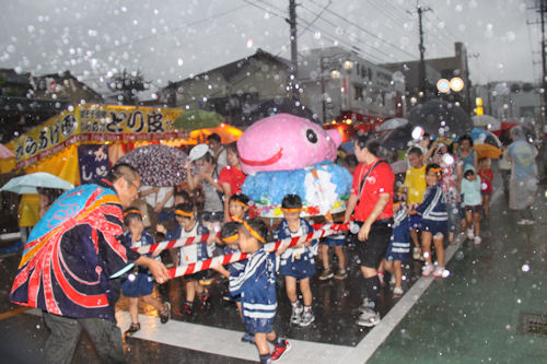 夕方、突然の雨。園児の皆さん、保護者の皆さんにはつらい思いをさせてしまいました