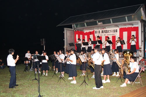 おまつりを盛り上げてくれた逆川中学校吹奏楽部