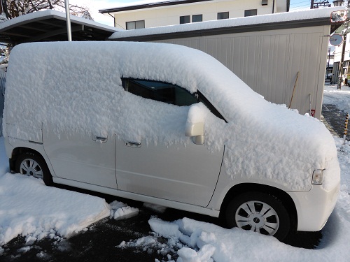 車も真っ白