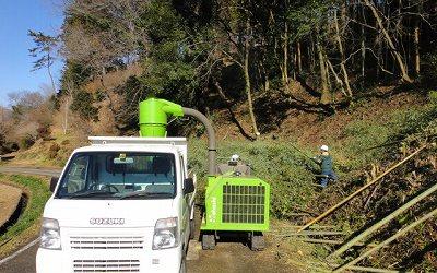 現場で粉砕、積込まで行える駆動型チッパー機