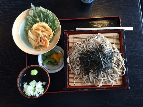 風味豊かな天ざるそば